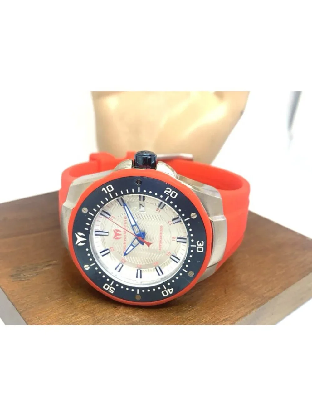 Technomarine Men's Watch TM-215090 Automatic Blue Bezel Red Rubber Strap 47mm
